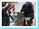Die Zieldurchfahrt nach dem fulminanten Sprint ... Die Zieldurchfahrt nach dem fulminanten Sprint ...