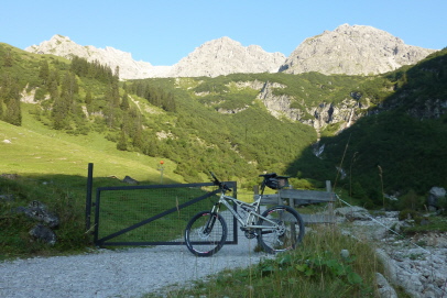 bei der Fluchtalpe mit 3 Schafalpköpfe